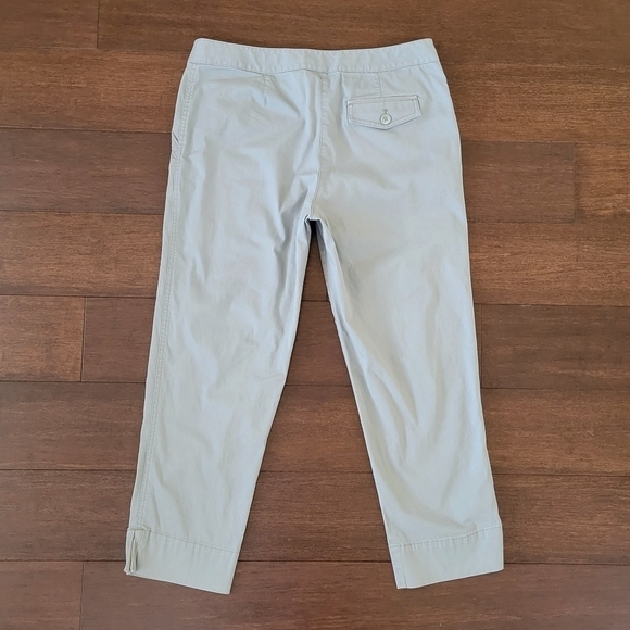 Tommy Bahama Women's Ellery Fit Cropped Relaxed Light Gray Khaki Pants Size 4 - Picture 4 of 9